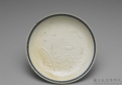 图片[3]-Dish with paired swallows, bamboo and plum blossom decoration in white glaze, Qing dynasty (1644-1911)-China Archive